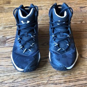 Under Armour black sz 7